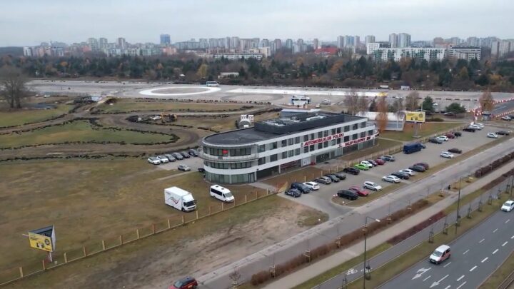 Autodrom Bemowo. Strefa serwisowa i decydujący odcinek